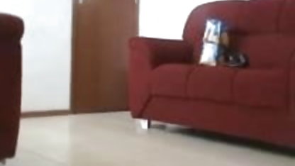 आराम करने बॉलीवुड सेक्सी फिल्म के लिए उसकी माँ की चूत चाटो (अनाचार)