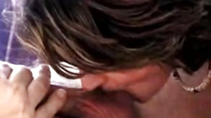 बहनें अपनी देसी नौकरानी का दुरुपयोग करती सेक्सी फिल्मी हैं। वापसी