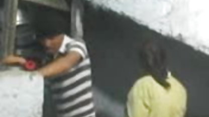 पिता का अपनी बेटी के साथ अनाचार है और माँ आगे सेक्सी फिल्म भेजो सेक्सी सेक्सी सोती है