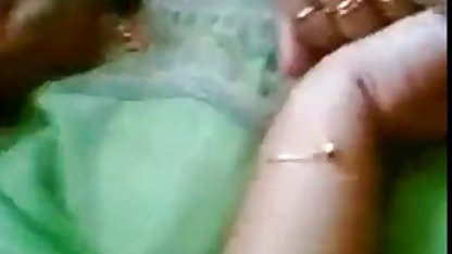 जाँघ का सेक्सी मूवी हिंदी में टुकड़ा जिसे वह अपने चेहरे पर फेंकता है