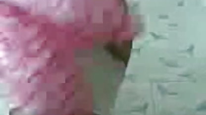 संगीत कार्यक्रम के बाद वह गिटारवादक के सेक्स फिल्म मूवी साथ चुदाई करता है