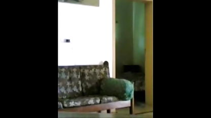 वर्जिन लड़का अपनी बहन से उसे बचाने के लिए सेक्स फिल्म पिक्चर कहता है