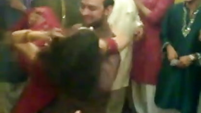 स्पैनिश परिपक्व अपने फिल्म सेक्सी हिंदी में पड़ोसी के साथ कमबख्त की अपनी कल्पना से मिलता है