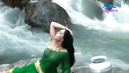यदि आप मुझे काम देते हैं, तो मैं अभी आपका डिक चूसता हिंदी मूवी फिल्म सेक्सी हूं