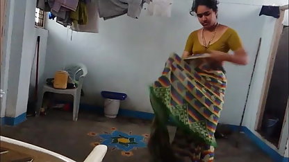 एक युवा फिलिपिना ऑनलाइन सेक्सी वीडियो फिल्म की गांड में स्खलन