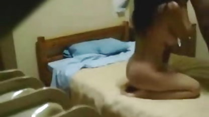 रेगेटन गायक शॉवर में अपनी सेक्सी पिक्चर हिंदी फिल्म बैलेरीना को चोदता है
