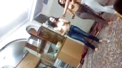 पति सेक्स वीडियो फिल्म बताइए के सामने चीखना कमबख्त
