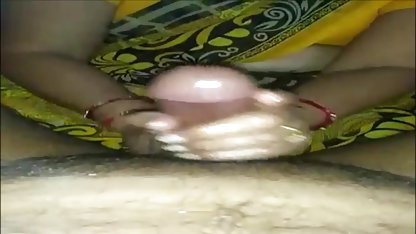 उसे पता चलता है कि उसकी बहन स्ट्रिपर के लिए काम करती है और वह सेक्सी फिल्म वाली उसे चोदता है!