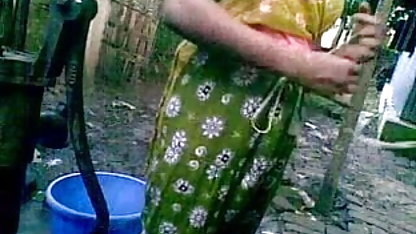 एशियाटिक ने सैडिकोस के समूह द्वारा सेक्सी दिखाइए पिक्चर कड़ी मेहनत की
