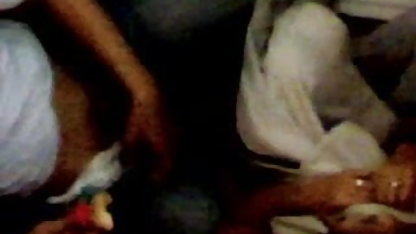 उसे मैदान के बीच में प्रेमिका के साथ चुदाई सेक्सी फिल्म हिंदी कार्टून करते हुए रिकॉर्ड किया गया है