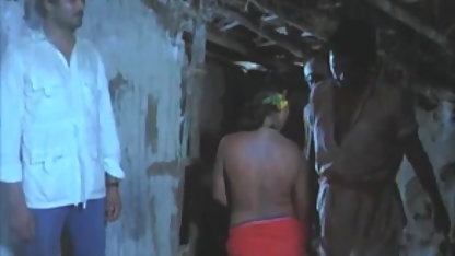 एक शानदार हिंदी सेक्सी फिल्म हिंदी में सेक्सी महल में बीडीएसएम पार्टी