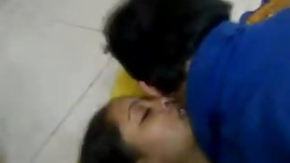 बहुत ही फूहड़ पत्नी अपने पुराने पति के सेक्सी फिल्म हिंदी में चाहिए साथ चुदाई करती है और उसकी चूत से टपकने लगता है