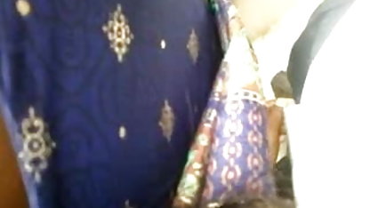 अपनी बीमार बहन सेक्सी मूवी इंडियन मूवी की देखभाल करो और उसे चोदो!