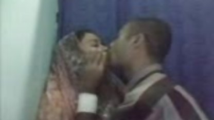 परिपक्व प्रेमिका के साथ अपने बेटे को वीडियो सेक्सी फिल्म हिंदी चोदने का वादा करता है