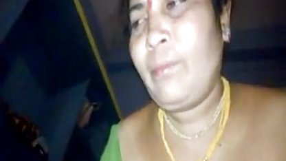 पैसे घरेलू सेक्स फिल्म के लिए सड़क पर कमबख्त शौकिया लड़की