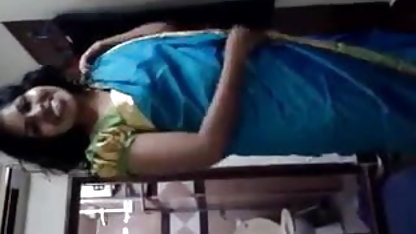 कांड फिल्म हिंदी में सेक्सी वीडियो: असली शिक्षक अपने छात्रों में से एक को चोदता है