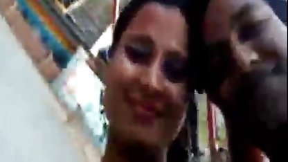 बहुत फूहड़ हिंदी सेक्स फिल्म वीडियो में इतालवी एक काले मुर्गा के साथ इसका आनंद लेता है