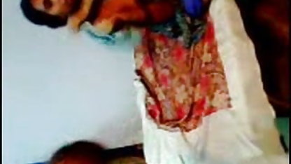 काउंटर के नीचे हिंदी पिक्चर फिल्म सेक्सी में लैटिना सेल्समैन के साथ कमबख्त