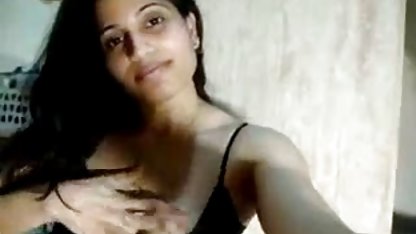 युवा कुतिया अपने सबसे अच्छे दोस्त के काले प्रेमी को हिंदी फिल्म सेक्सी हिंदी फिल्म चोदती है